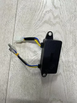 Фото 1- Автоматичний регулятор напруги (AVR) 2,5 кВт