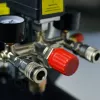 Фото 6 - Компрессор шестицилиндровый безмасляный APRO OFE-100 8Бар 3х1.5кВт 712л/мин 100л (2 крана)