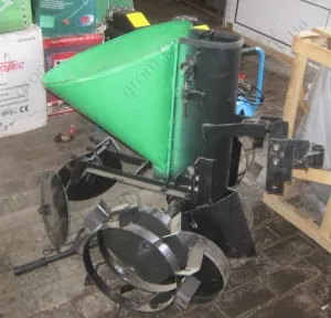 Фото 1- Картофелесажалка Булат без бункера для внесения удобрений