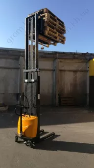 Фото 1- Акумуляторний складський штабелер Reach BDA 1535