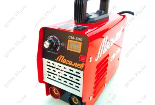 Фото 1- Сварочный инвертор Могилев СМ 300 в чемодане